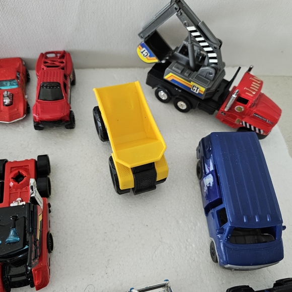 Hot Wheels Car Lot Vintage 1:64 Toy Diecast Plastic Collectible LIQUIDATION SALE - Picture 8 of 13